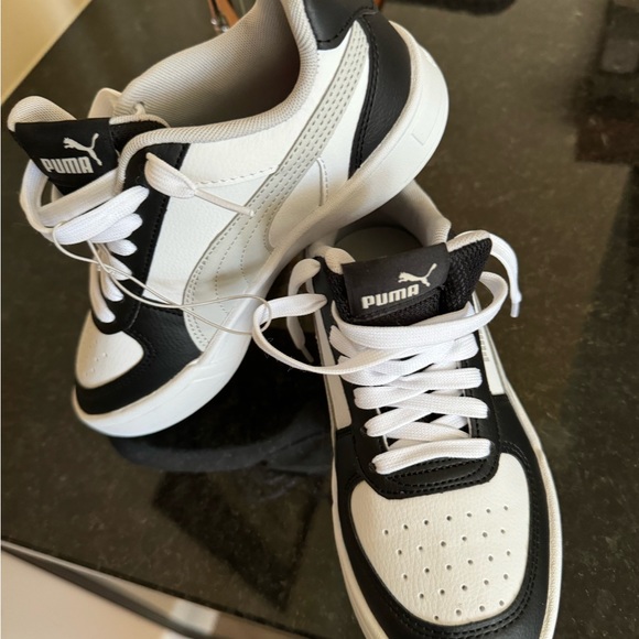 Puma’s Youth size 4 - Picture 2 of 4